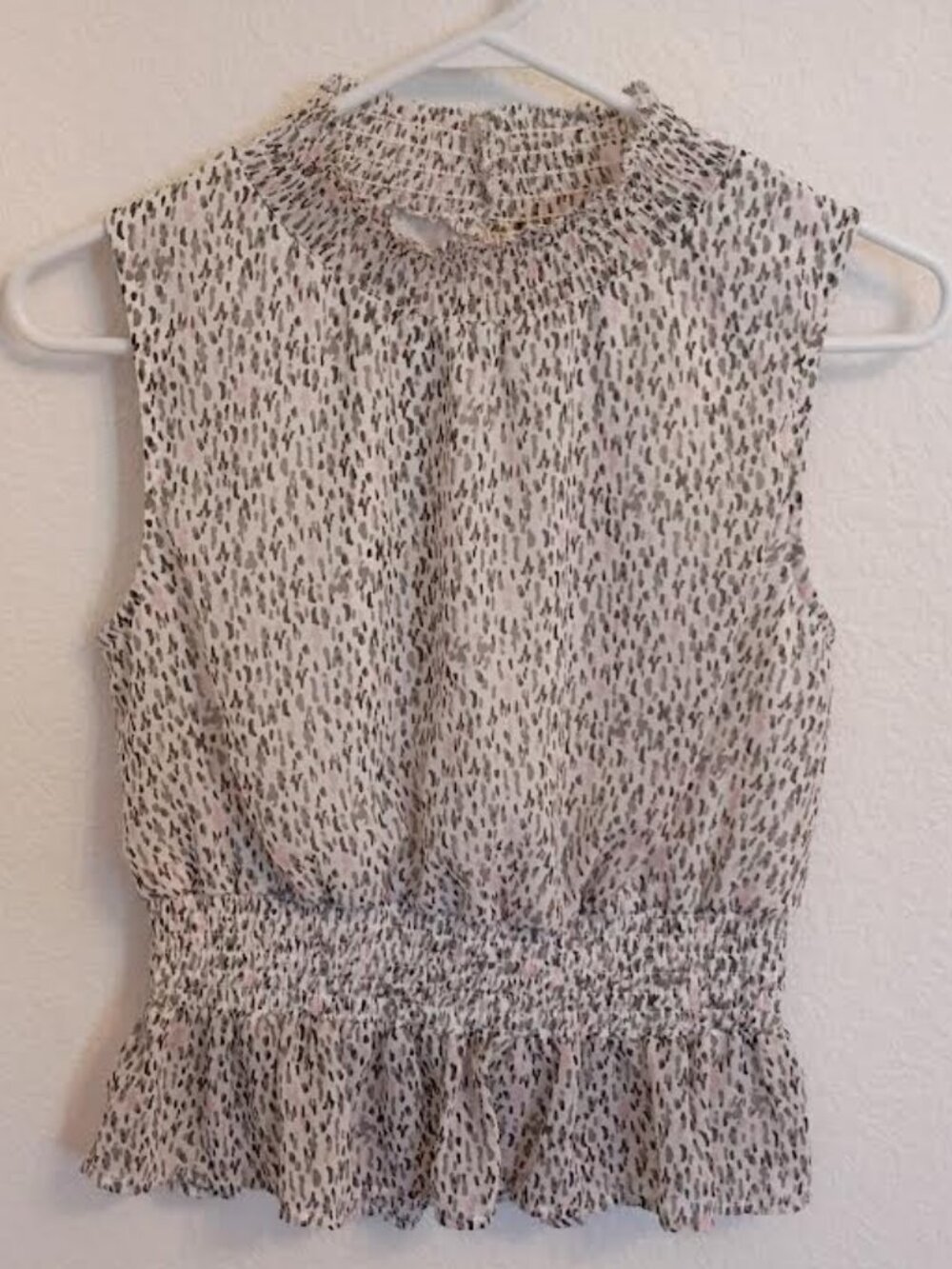JAPNA WOMEN'S TOP WHITE GRAY PINK ANIMAL PRINT ELASTIC RUSHED NECK WAIST SIZE M